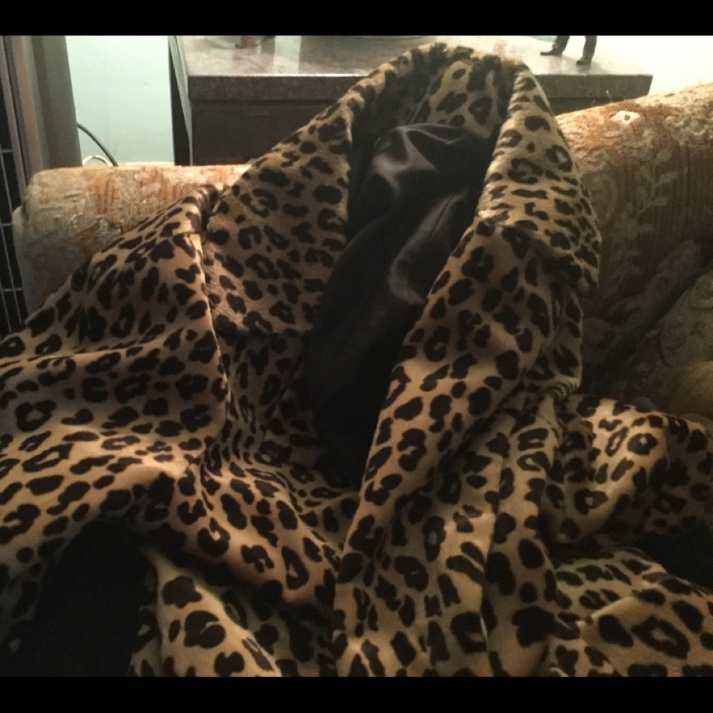 Short leopard-skin print jacket
